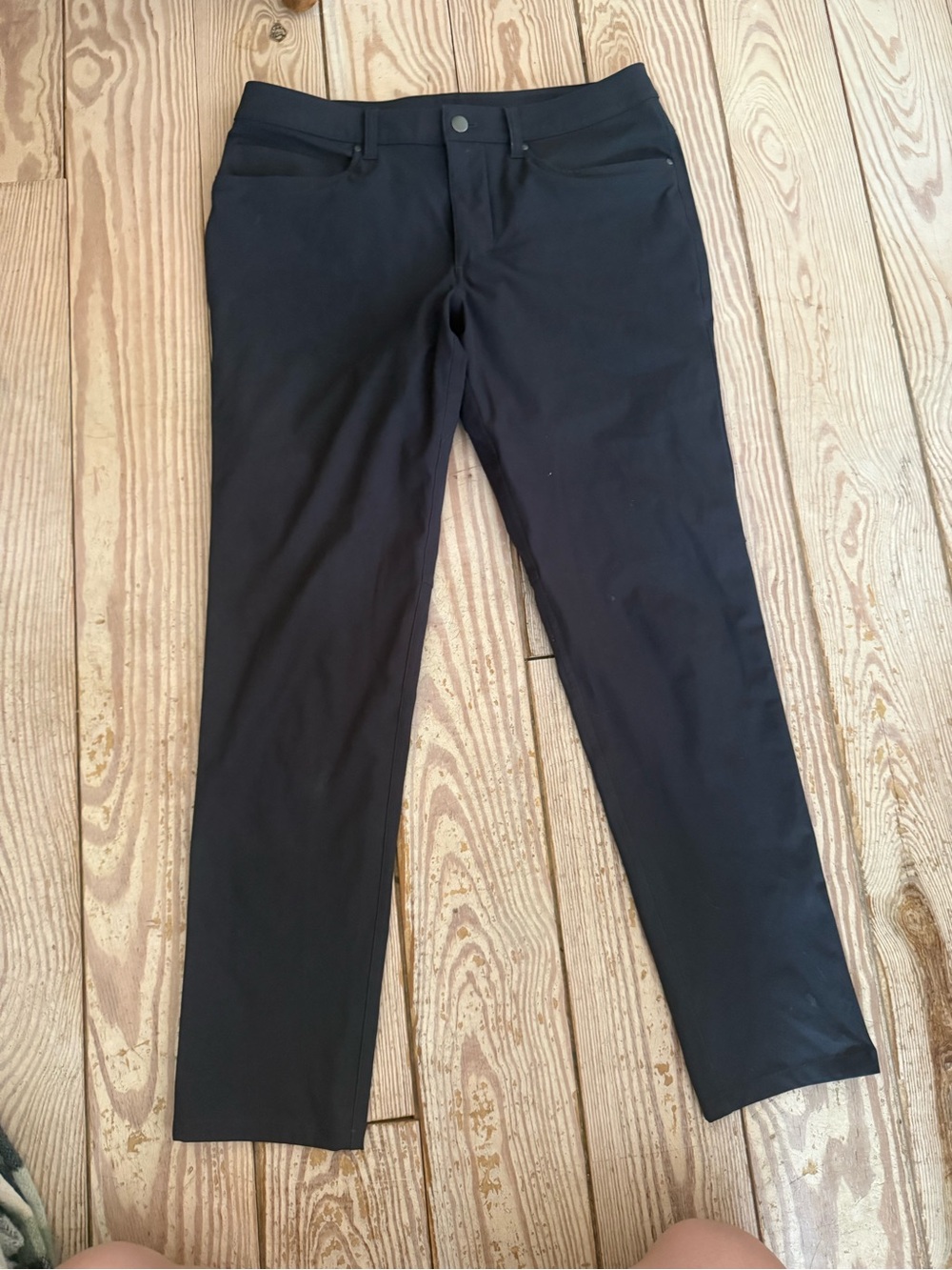Lululemon ABC Pant Slim Size 31 Black small spot on the bottom in pic